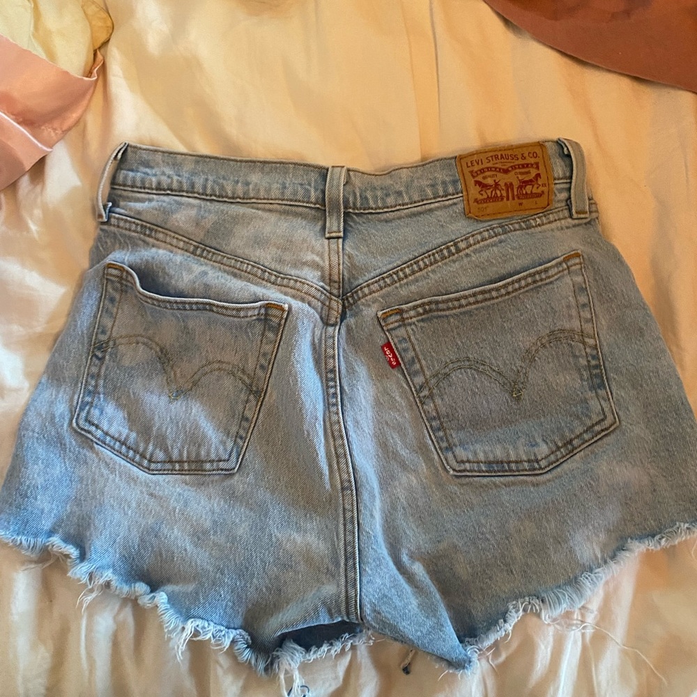 Levi Cutoff jean shorts